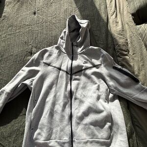 Nike Men’s Light Gray Hooded Lightweight Jacket